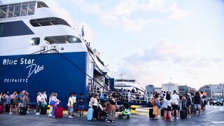 Φεύγουν και οι τελευταίοι αδειούχοι του Αυγούστου - Πάνω από 17.500 οι ταξιδιώτες στα πλοία