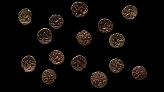 Aνιχνευτές μετάλλων βρίσκουν αρχαίο Μακεδονικό θησαυρό 2.000 ετών στην Ουαλία
