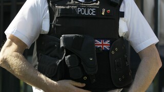 Βρετανία: 16 χρόνια κάθειρξη σε πρώην αστυνομικό για τους βιασμούς μιας έφηβης και μιας γυναίκας