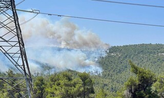 Αναζωπύρωση της φωτιάς στην Πάρνηθα - Στο μέτωπο ο φακός του CNNi