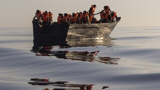 Μεσόγειος: Το Ocean Viking διέσωσε 438 μετανάστες, μεταξύ των οποίων ανήλικοι, βρέφη και ανάπηροι