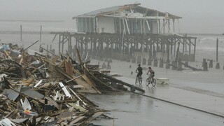 Η τροπική καταιγίδα «Ιντάλια» μετατρέπεται σε τυφώνα καθώς πλησιάζει στη Φλόριντα