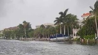Συναγερμός στη Φλόριντα: Εκκενώθηκαν τα δυτικά παράλια λόγω του τυφώνα «Ιντάλια»
