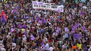 Ρουβιάλες: Συνεχίζεται η κατακραυγή για το φιλί στην Ερμόσο - Χιλιάδες διαδηλωτές στους δρόμους