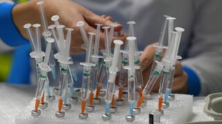 Βρετανία: Επισπεύδεται η έναρξη της εμβολιαστικής περιόδου για τον κορωνοϊό