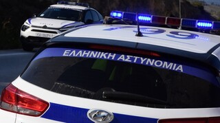 Θεσσαλονίκη: Εξετράπη όχημα μετά από καταδίωξη των ληστών του - Διέφυγαν με τα πόδια