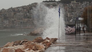 Έκτακτο δελτίο από την ΕΜΥ: Επιδείνωση του καιρού με ισχυρές βροχές και καταιγίδες