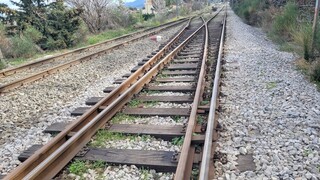 Θεσσαλονίκη: Νεκρή η γυναίκα που παρασύρθηκε από τρένο