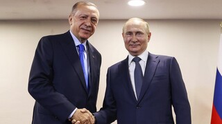 «Ανοικτός σε συνομιλίες» ο Πούτιν για συμφωνία για τα σιτηρά