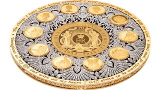 Ένα νόμισμα – γίγας με 6.426 διαμάντια για τον ένα χρόνο από τον θάνατο της βασίλισσας Ελισάβετ Β'