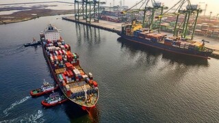 Κεφαλονιά: Ρυμουλκούνται στο λιμάνι του Αργοστολίου τα δυο εμπορικά πλοία που συγκρούστηκαν