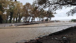 Εικόνες καταστροφής στην παραλία Παπά Νερό στο Πήλιο