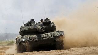 Πόλεμος στην Ουκρανία: Η Δανία παρέδωσε στο Κίεβο άρματα Leopard