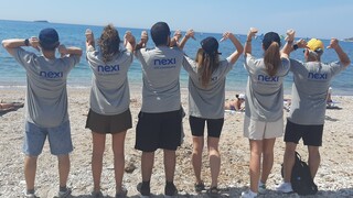 Οι εθελοντές της Nexi Ελλάδος απομάκρυναν 96 κιλά απορριμμάτων από την παραλία Βάρκιζας
