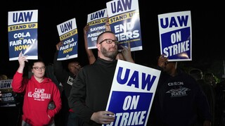 Απεργία σε τρεις κολοσσούς της αμερικανικής αυτοκινητοβιομηχανίας - Τι ζητούν οι εργαζόμενοι