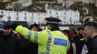 Βρετανία: Στη φυλακή Γάλλοι διακινητές που έκρυψαν μετανάστες μέσα σε έπιπλα