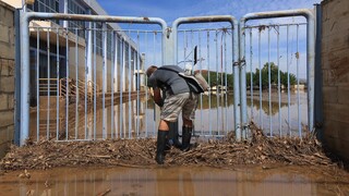 Πλημμύρες: Μάχη με τη λάσπη και το χρόνο στο θεσσαλικό κάμπο