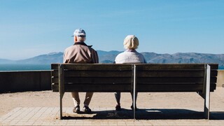 Συνταξιούχοι: Ποιους αφορά η οικονομική ενίσχυση έως 300 ευρώ