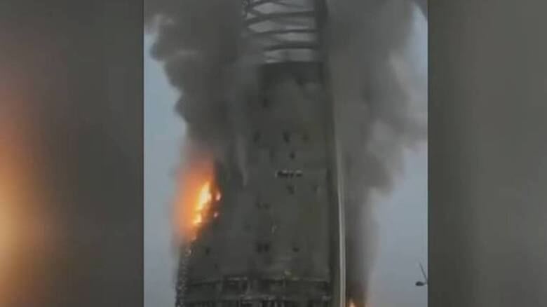 Σφοδρές μάχες στο Σουδάν: Στις φλόγες ο εμβληματικός πύργος - ορόσημο του Χαρτούμ