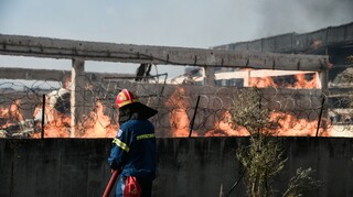 Φωτιά σε εργοστάσιο στην Κομοτηνή: Μήνυμα από το 112 για τους καπνούς