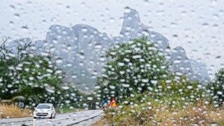 Καιρός σήμερα: Βροχές σε Ήπειρο και κεντρική Μακεδονία - Πού θα φτάσει ο υδράργυρος