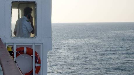 Μηχανική βλάβη σε πλοίο με 811 επιβάτες - Επιστρέφει στο λιμάνι του Πειραιά