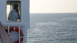 Μηχανική βλάβη σε πλοίο με 811 επιβάτες - Επιστρέφει στο λιμάνι του Πειραιά
