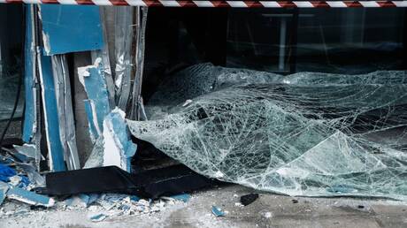 Θεσσαλονίκη: Αυτοκίνητο συγκρούστηκε με αλλά δύο και κατέληξε σε τζαμαρία ιχθυοπωλείου