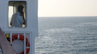 Πειραιάς: Σύλληψη τριών μελών του πληρώματος του καταμαράν για την πτώση ναυτικών στη θάλασσα