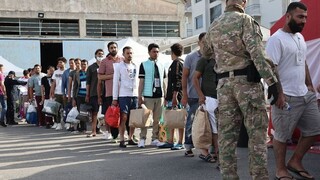 Financial Times: Η Ελλάδα θα νομιμοποιήσει 300.000 μετανάστες λόγω έλλειψης εργατικού δυναμικού