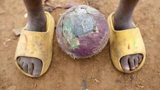 Πώς παιδόφιλοι εκμεταλλεύτηκαν το ποδόσφαιρο για να κακοποιήσουν εκατοντάδες παιδιά