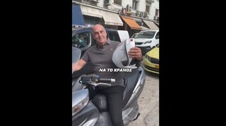 Σάλος με βίντεο του Γιώργου Βουλγαράκη: Οδηγεί μηχανή στην Αθήνα χωρίς κράνος