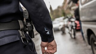 «Προστάτης» αστυνομικός: «Οικονομήσατε ε;» - Οι απειλές και η καταθεση της 34χρονης