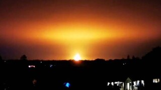 «Πορτοκαλί» ουρανός φώτισε τον ουρανό της Οξφόρδης έπειτα από χτύπημα κεραυνού σε μονάδα ανακύκλωσης