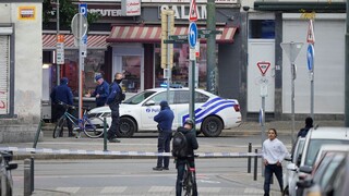 Βρυξέλλες: Η στιγμή που οι αστυνομικοί προσπαθούν να σώσουν τραυματία από το τρομοκρατικό χτύπημα