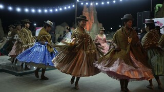 Βολιβία: Καλλιστεία Miss Cholita με εντυπωσιακές παραδοσιακές ενδυμασίες