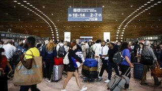 Παρίσι: Περαιτέρω ενίσχυση των μέτρων ασφάλειας στα αεροδρόμια και στον σιδηρόδρομο