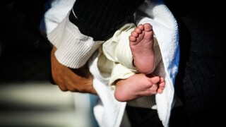 Ξεκινά γενετικός έλεγχος για τον αιφνίδιο θάνατο των δύο βρεφών στην Πάτρα