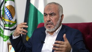 Στέλεχος της Χαμάς πέταξε το μικρόφωνο όταν ρωτήθηκε από δημοσιογράφο του BBC για τις σφαγές αμάχων