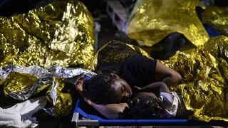 Σικελία: Πέντε νεκροί μετανάστες στην παραλία του Σελινούντα - Πάνω από 90 έφτασαν στη Λαμπεντούζα