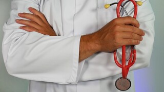 ΑΜΚΑ: Ποιοι μένουν «εκτός» ιατροφαρμακευτικής κάλυψης με το νέο νομοσχέδιο