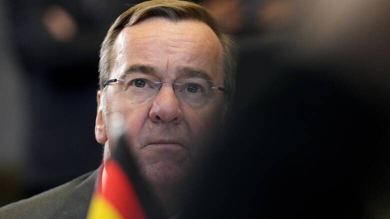 Για κίνδυνο πολέμου στην Ευρώπη προειδοποιεί ο Γερμανός υπουργός Άμυνας