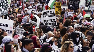 Μεγάλες διαδηλώσεις υπέρ των Παλαιστινίων στην Ευρώπη: Χιλιάδες κατέκλυσαν το Λονδίνο