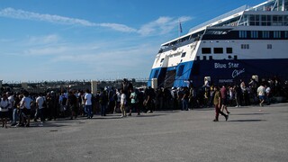 Ρόδος: Νέα συγκέντρωση μεταναστών σε πλοίο με δύο συλλήψεις