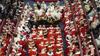 Ο βασιλιάς Κάρολος εκφωνεί την πρώτη ομιλία του ως μονάρχης στο βρετανικό κοινοβούλιο