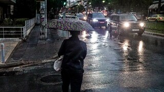 Καταιγίδες «σαρώνουν» τη χώρα: Πού θα «χτυπήσει» η κακοκαιρία τις επόμενες ώρες