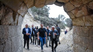 ΣΥΡΙΖΑ: Τριγμοί για το «δημοψήφισμα», αποχωρήσεις και Κεντρική Επιτροπή ψάχνοντας για φως στο τούνελ
