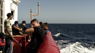 Διάσωση 128 μεταναστών από το Ocean Viking στη Μεσόγειο