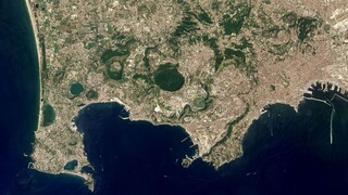 Φλεγραία Πεδία: Ένα υπερηφαίστειο ξυπνάει στην Ιταλία, με 3.450 σεισμούς μόνο μέσα στο 2023