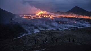 Ισλανδία: Χιλιάδες άνθρωποι εγκατέλειψαν τις εστίες τους - Φοβούνται ηφαιστειακή έκρηξη